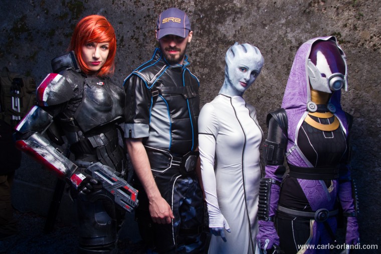 Comandante Shepard, Joker, Liara e Tali tratti da Mass Effect 3.