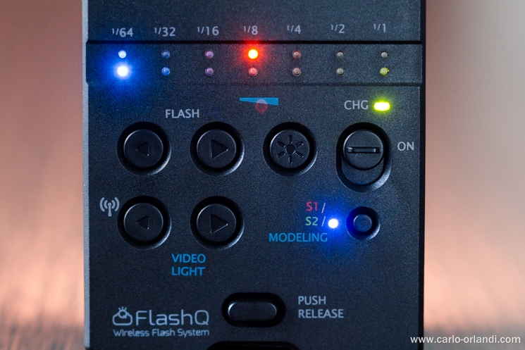 Il retro del FlashQ Q20 con i pulsanti di controllo.